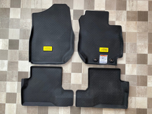 【値下げ】新型ジムニー純正フロアマット/MT用