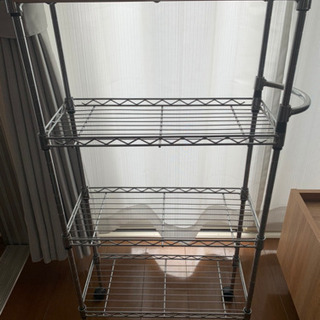 テーブル含む4段メタルラックの画像