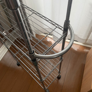 テーブル含む4段メタルラック