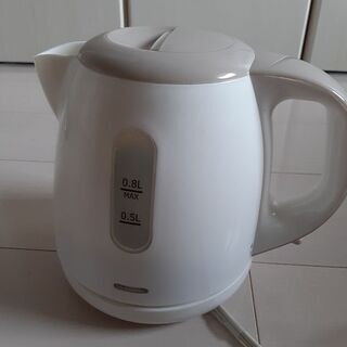 電気ケトル　0.8リットル