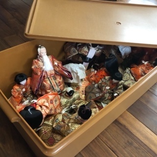 七段雛人形　Tupperware衣装ケース