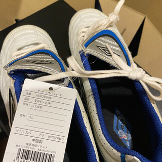 新品UMBROサッカースパイクシューズ　22、5センチの画像