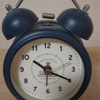 目覚まし時計(ニトリ ネイビー ベルタイプ)