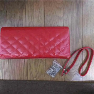 【取引者決定】赤い エナメル クラッチバッグ
