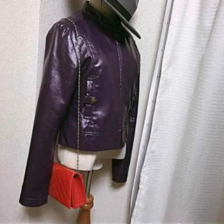 【取引者決定】赤い エナメル クラッチバッグの画像