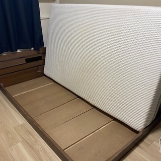 セミダブル　ベットフレーム＋マットレス