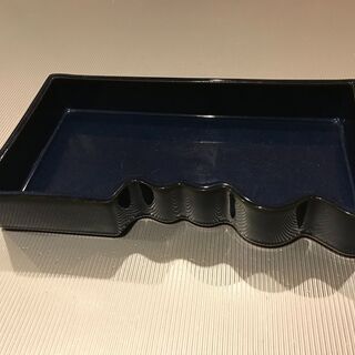 涼やかな、瑠璃色の、背が低く、四角い、大き目な生け花花器売ります