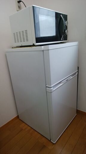 家庭用冷蔵庫と電子レンジのセット