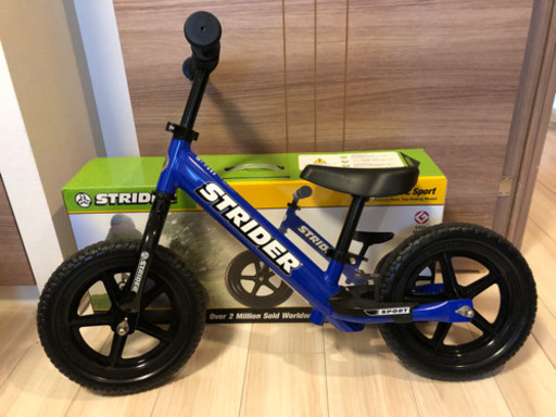 （受渡し予定あり）ストライダー　膝・肘あて付き　スポーツモデル　青