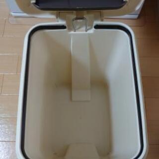 新品未使用！ペダル＆プッシュペール　ゴミ箱の画像