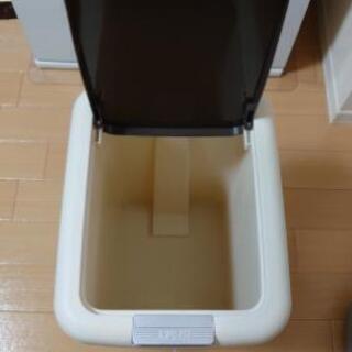新品未使用！ペダル＆プッシュペール　ゴミ箱の画像