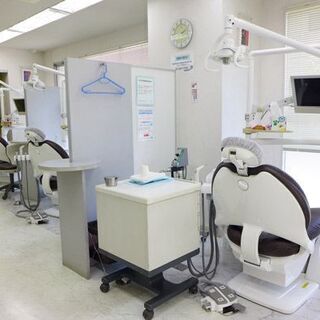 【正社員】歯科助手・歯科受付｜歯科医院で働いてみませんか？未経験者大歓迎｜南越谷駅徒歩2分｜社保完備｜有給100％取得可能｜半年後お祝い金6万円支給の画像