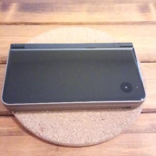 ニンテンドーDSiLL （ダークブラウン）＋ソフト４つの画像