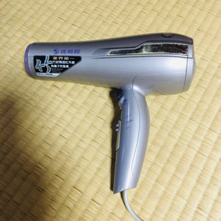 ヘアドライヤーとブレンダー