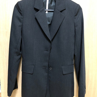 無料　スーツ　ジャケット　スカート　グレー寄りの黒色　