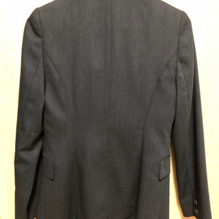 無料　スーツ　ジャケット　スカート　グレー寄りの黒色　の画像