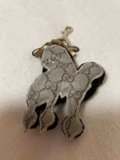 美品　グッチ　GUCCI チャーム　キーホルダー　プードル　ロゴ入り　ふわふわ