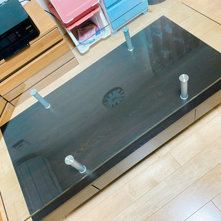 ガラストップテーブル