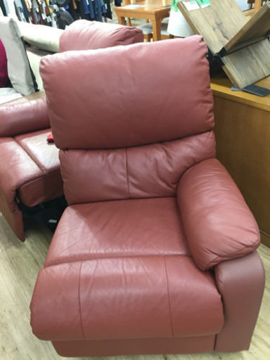 ニトリ電動リクライニングソファー（レッド）です。【トレファク東大阪店】