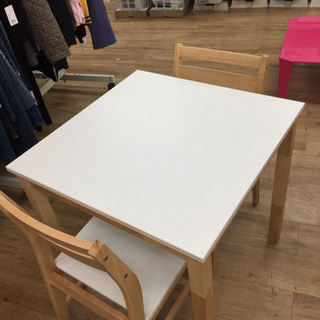 ニトリのダイニングテーブル3点セット（ナチュラル×ホワイト）です