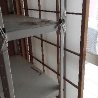 無償0円。物置棚をお譲りします。