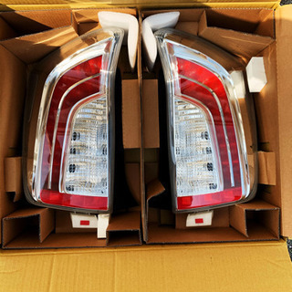 【値下げしました！】プリウス30後期純正テールランプ 左右セット 30プリウス後期純正テールランプセット クリア/レッド