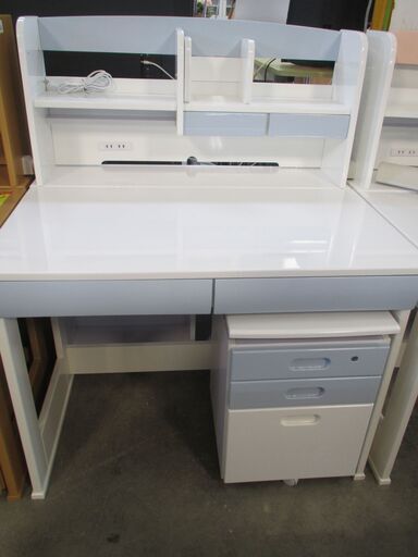 ＩＤ：Ｇ961502　美品！学習机3点セット・・２