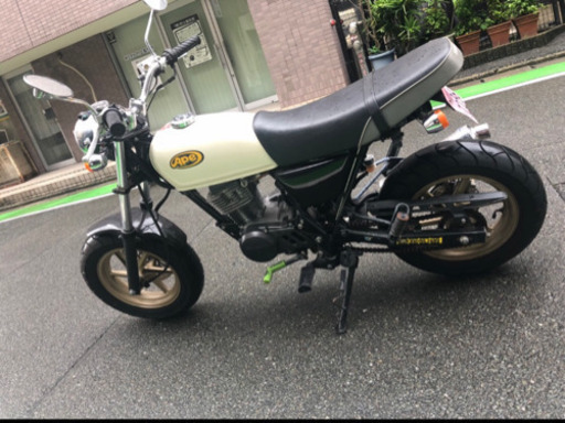 エイプ100D 予備タンク2個付けます。