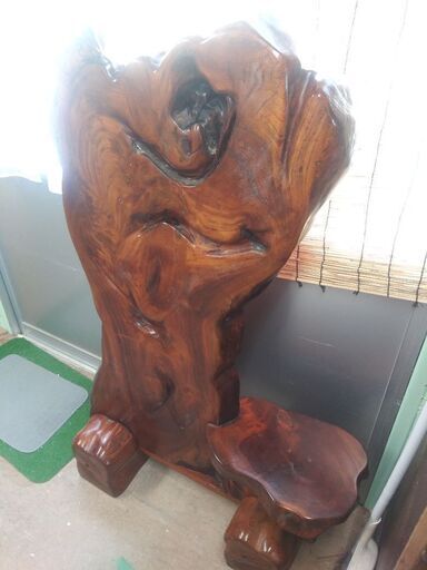 大きな木のオブジェ