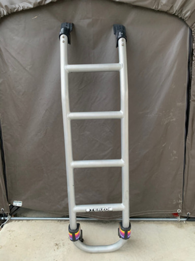 100系ハイエースリアラダー