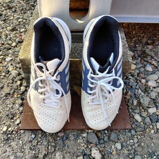 【中古】アディダス　テニスシューズ　25.5cmの画像