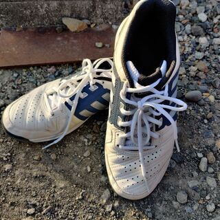 【中古】アディダス　テニスシューズ　25.5cmの画像