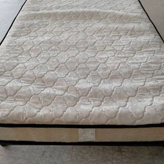 ダブルベッド　マットレスの画像