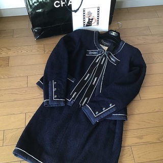 【売れました】シャネルスーツ ハンガー付き