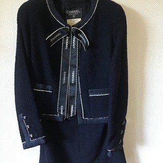 【売れました】シャネルスーツ ハンガー付きの画像