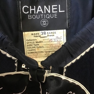 【売れました】シャネルスーツ ハンガー付きの画像