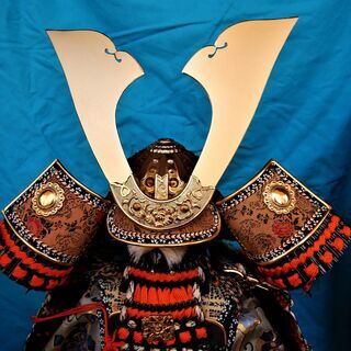 値下げしました！　雄山作【五月人形】鎧兜  黒小札赤糸縅大鎧の画像