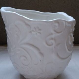 花入れ（白・陶器）
