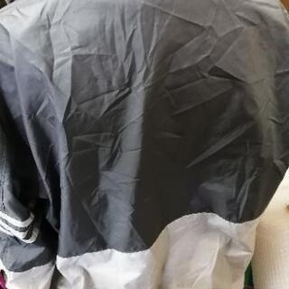 adidasブルゾンの画像