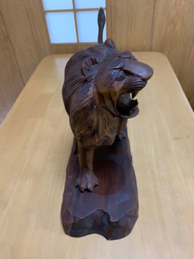 木彫りの獅子