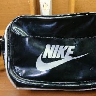 NIKE エナメルバッグ