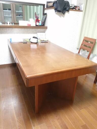 高級品！？とてもしっかりしたテーブルです