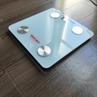 ミニマルデザインの体重計ですの画像
