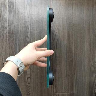 ミニマルデザインの体重計ですの画像