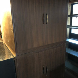 大型の布団タンス。納屋とか収納庫にどうぞ。大胆な値切りもどうぞ。