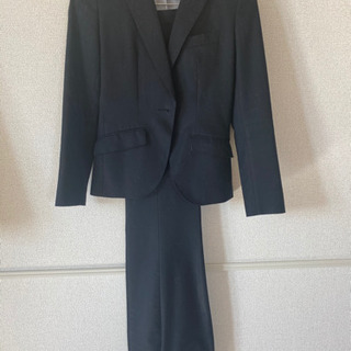 パンツスーツ　