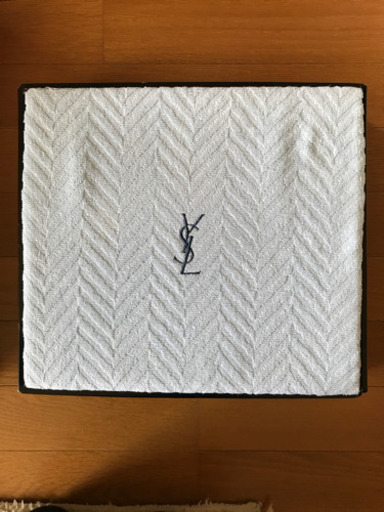 Yves Saint-Laurent のタオルケット