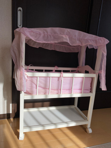 おもちゃの赤ちゃん用ベッド
