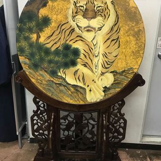 【愛品館八千代店】中国漆塗大盃衝立　金箔虎絵【愛八OM】