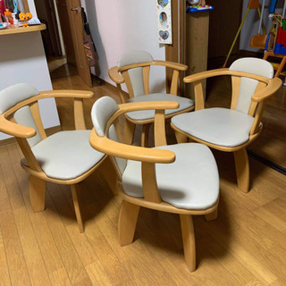 [受取中]ダイニング4人掛け5点セット　テーブル広さ調節可の画像